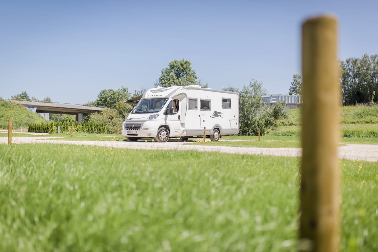 Campingplatz, im Grünen, Wohnmobil, großflächig, einfaches Parken